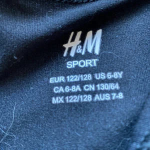 Har ett träning linne till salu. - De här linnet är ett träning linne med ett litet Kors i ryggen,hör av er vid intresse.