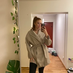 Vår kappa storlek 42 - Fin vårdappa i storlek 42