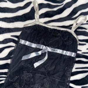 svart linne - svart glittrigt linne köpt på plick 