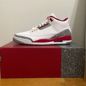 Jordan 3 Cardinal Red - Air Jordan 3 retro Cardinal Red, nya oanvända. Kvitto finns. Storlek EU 45. US 11.