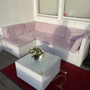 Måste bort - Dynor dåliga, men fynkar efter tvätt. Stått ute året om i 2år