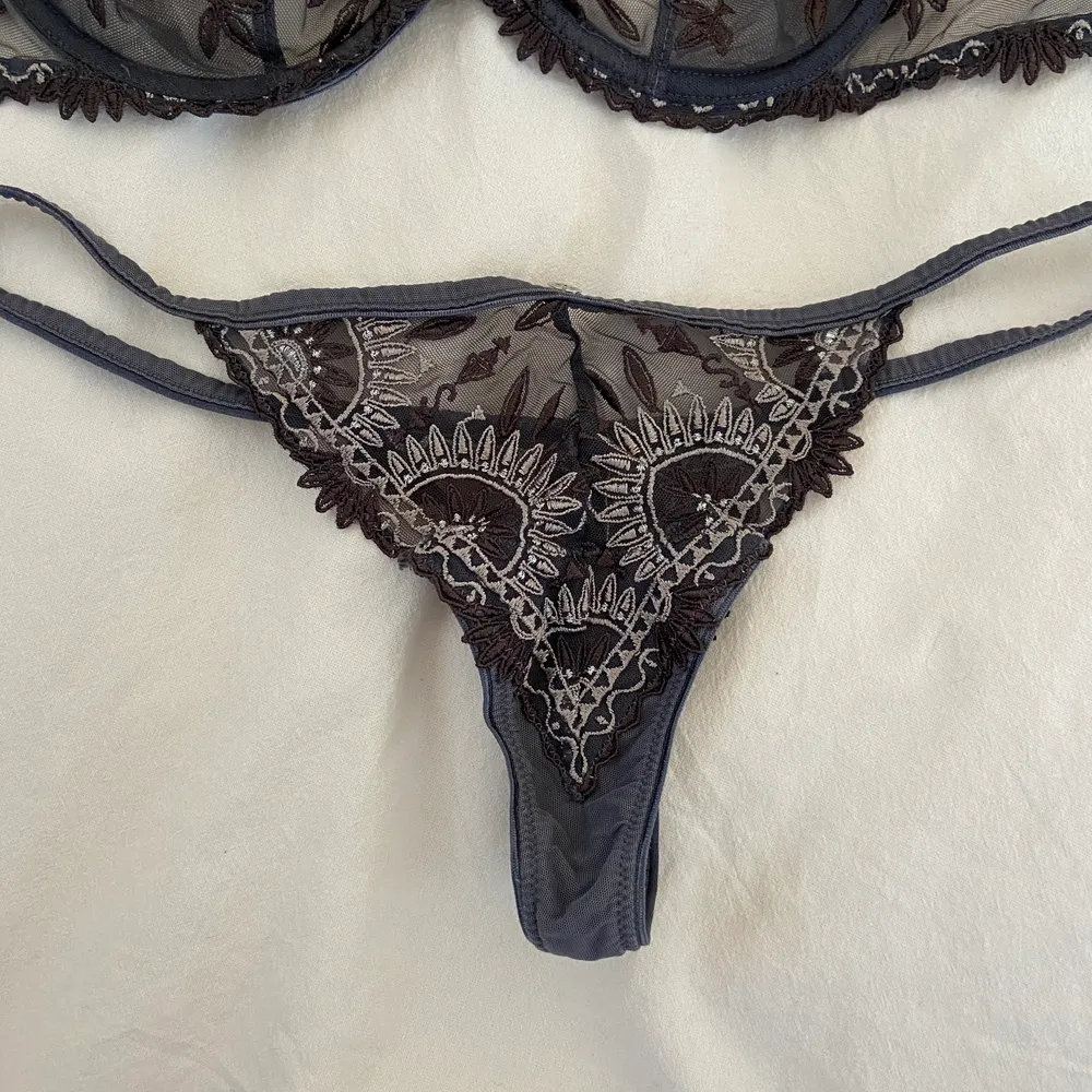 You can get the entire set, super condition, lingerie, dark gray, Chantelle . Övrigt.