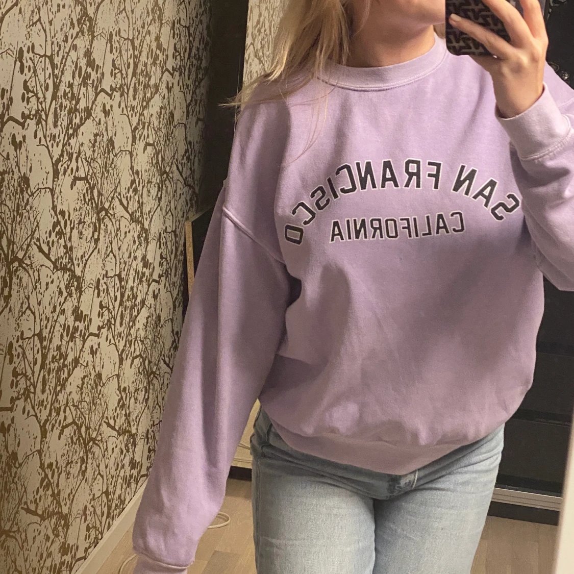 Lila swetshirt med tryck