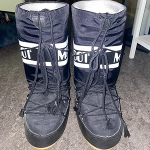 Moon boots  - moon boots i storlek 35-38 i jätte fint skick. 