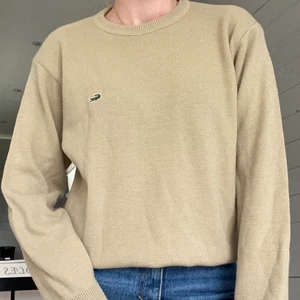 Lacoste tröja  - Säljer en Lacoste tröja. Sitter som M. Fint skick! Köpare står för frakt<3