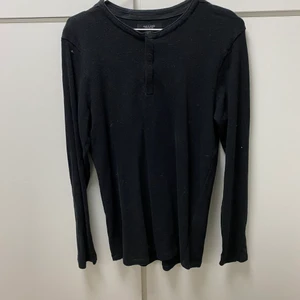 Tröja  - Tröja ifrån Jack and Jones storlek M. Oanvänd. Passar mig som är 173cm. 