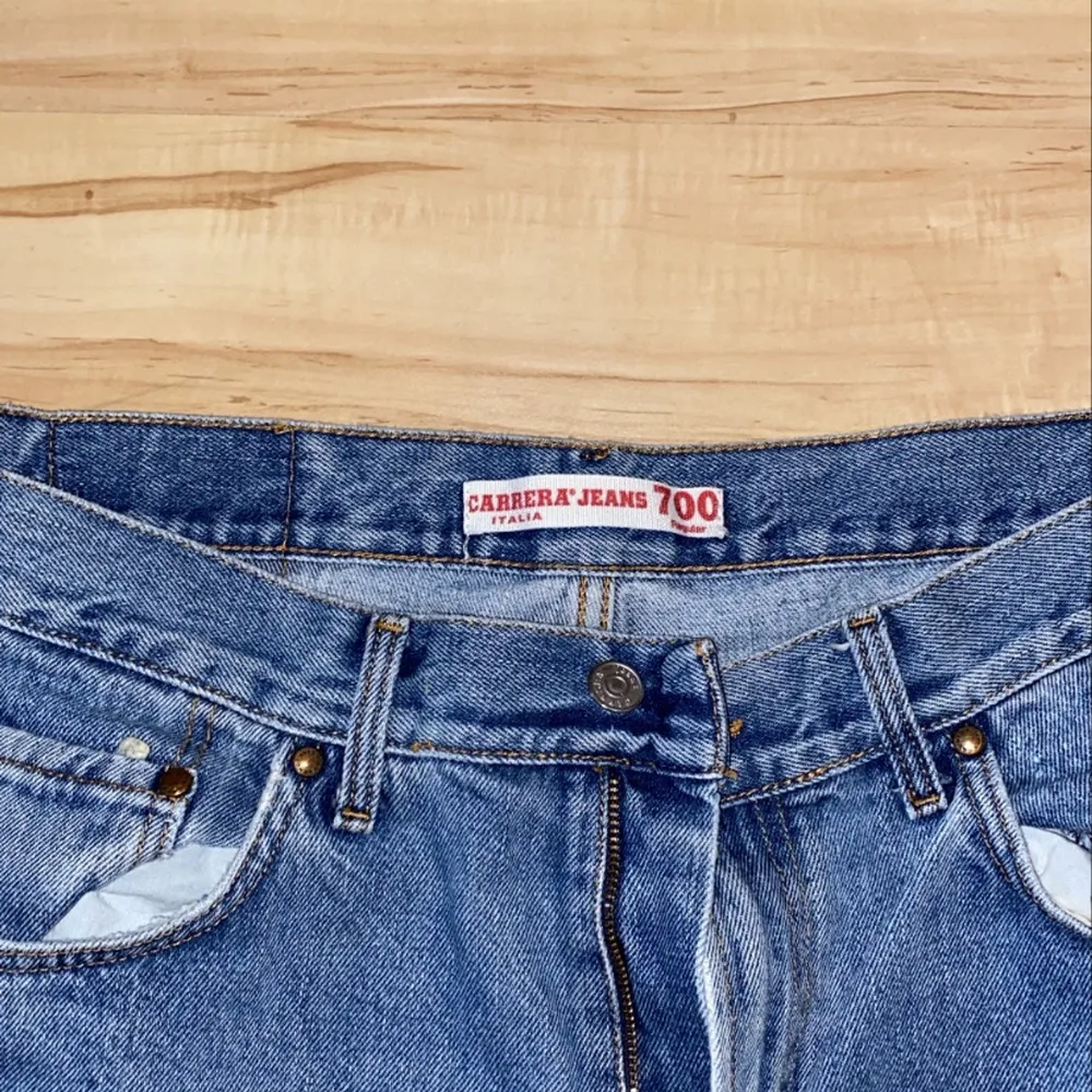 Säljer dessa Vintage Jeans! Raka och långa. M ungefär. Köparen står för frakt 💕. Jeans & Byxor.