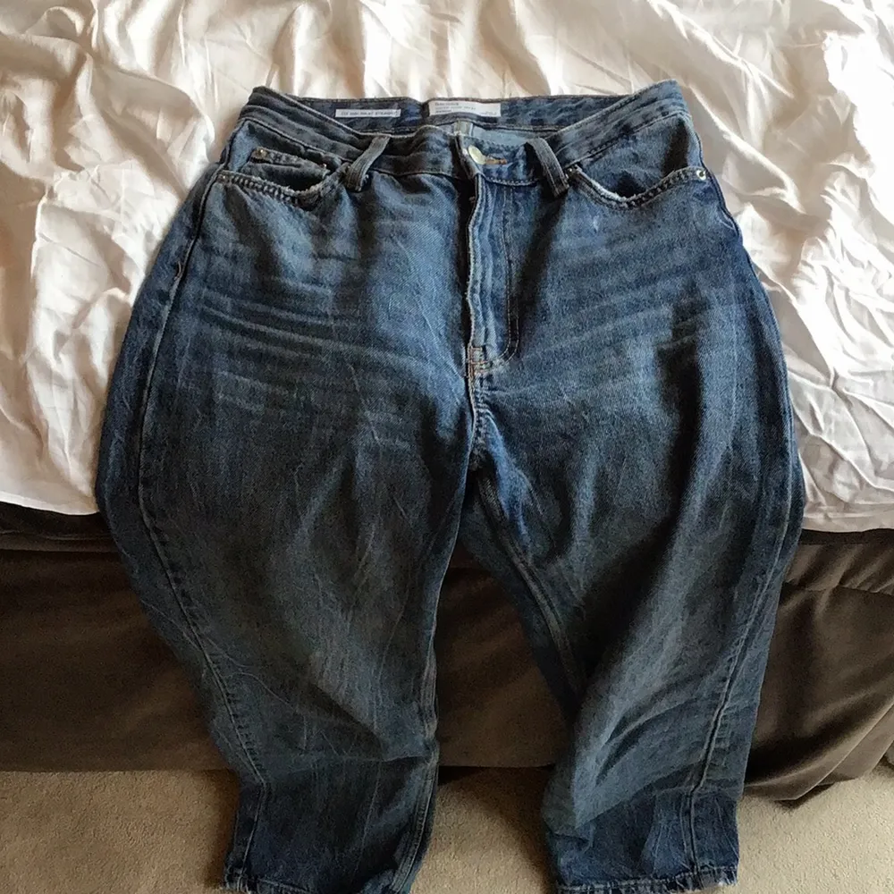 Mina älskade straight leg jeans från bershka som tyvär blivit för små😍😁. Jeans & Byxor.