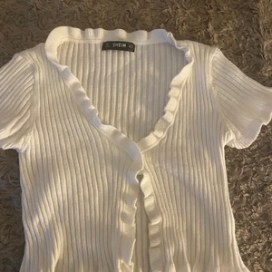 Söt topp  - Söt topp från Shein i storlek S men passar XS-S. Köpt för 119, använd 2. Vid intresse skriv för mer bilder!