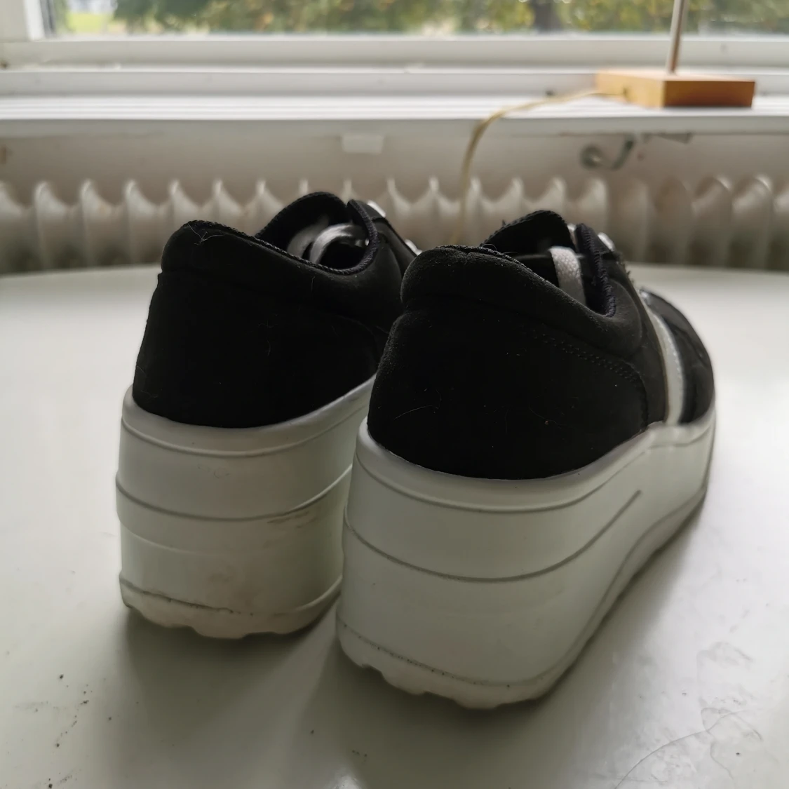 Jättefina skor med hög sula !  - 91