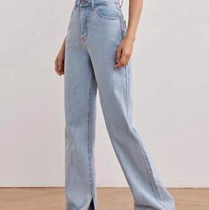 Supersnygga och långa jeans från shein som tyvärr inte kommer till användning. Använda men i bra skick. Köpta för 279 men säljer för 130 + eventuell frakt.