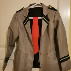 Includes the school jacket, tie, and skirt!     Only used once for a convention. Can be shipped, for 50 kr extra, or picked up in Linköping          