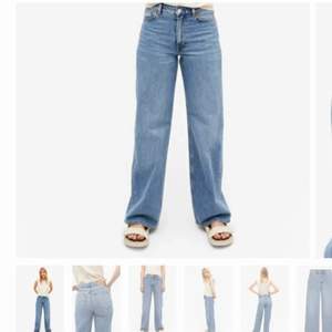 Säljer dessa vida jeans från monki i modellen yoko mid, storlek 27 sitter som en s/m, säljer för 200 + frakt💕 ( har två små fläckar som inte går bort kan skicka bild)