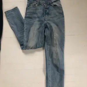 Snygga jeans som inte kommer till användning längre köpte för 300 storlek 34
