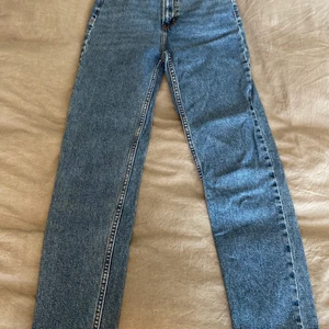 Mörkblå jeans Only - Mörkblå jeans från Only. Bra passform. 