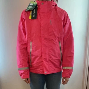 Regnjacka  - Köpt från lager 157, prislappen finns kvar på aldrig använt.