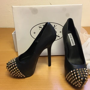 Steve Madden pumps - Superfint skick, finns bild på sulan. Storlek 6M, vilket ska vara 36/37. 