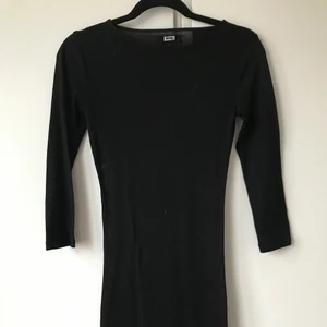 Bikbok seethrough little black dress  - Storlek S och är rätt stretchig, genomskinlig och landar mellan mini och midi men kan användas på så många olika sätt 🌞 är i fint skick och superfin på ✨