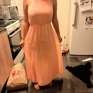 Klänning - Jätte fin klänning från Cubus i storlek 164 men passar upp till storlek xs🤎. Perfekt till sommaren och säljer pga att jag inte använder den!!