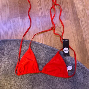 Röd Bikini topp  - As snygg, tyvärr aldrig använd