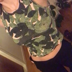 Linne - Ett sånt fint linne från monki! Säljer pga den inte kommer till användning längre:( 