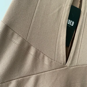 Missguided bodycon klänning stl 36 - Bodycon klänning från Missguided Storlek: 36 Skick: ny med tagg Material: se taggen i kommentarsfältet Pris: 150 kr 🤎