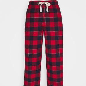 pyjamasbyxor från Zalando, eventuellt lite noppriga mellan benen annars inget fel! 99kr + frakt!