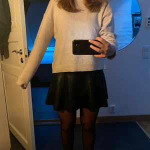 Skinn kjol zara - En jätte fin skinnkjol från zara, endast testat och lapparna sitter kvar 