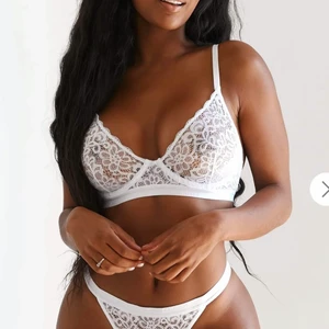 Lounge underwear BH - Superfin vit bh ifrån lounge underwear i modellen balcony. Som ny, endast använd en gång. Strl 65A