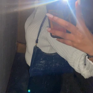 Väska - En helt oanvänd super fin blå väska!