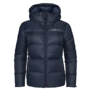 Sail racing jacka  - Hej! Säljer nu min mörkblå Sail racing jacka, modellen på jackan är Gravity Down jacket (DAM)  Jackan är i nyskick & har använts 5 gånger maximalt. Säljer jackan då jag köpt en ny och inte har någon användning för den något mer.  Jackan köptes för 4000 kronor  Storleken på jackan är en S  PM för fler bilder vid snabb affär kan jag gå ner lite