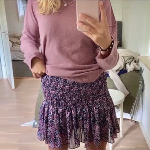 Volang kjol - Zara - Säljer min super fina, knappt andvända super fina zara kjol med volanger. 