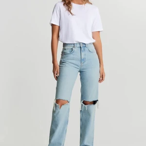 Jeans  - Säljer mina Gina jeans som är i väldigt bra skick och använts ändats en gång! Nypris 500kr säljer för 300kr + frakt 