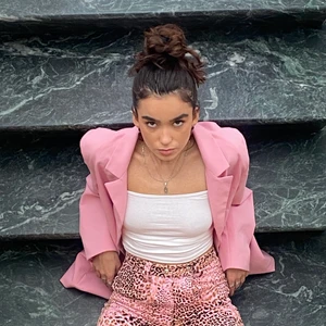 Rosa kavaj - Urgullig rosa kavaj 🥺 oklart märke o storlek men sitter såhär lite oversized på mig som är xs-s 💗