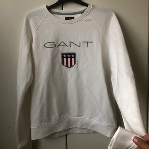 Gant tröja - Vit tröja rätt så mysig, haft på mig den två gånger. 