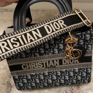 Väska | Dior | Second hand online | Köp på Plick