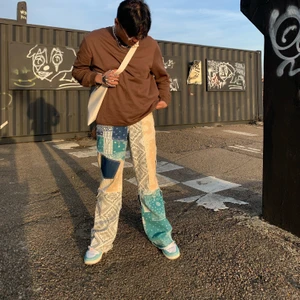 Patchwork Byxor - Patchwork byxor från Shein. Byxorna har använts engång och de ser ni på första bilden. Passformen är L