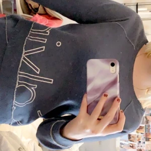 Calvin klein sweater - En tröja från Calvin Klein i skönaste materialet. Lite använd. Fler bilder kan fås mot intresse