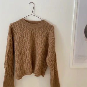 Stickad brun tröja - Köparen står för frakt :)