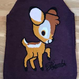 Säljer här med en Disney Bambi tröja från H&M.   Stl 38   Vid snabb affär kan pris diskuteras!  Djur finns i hemmet!  