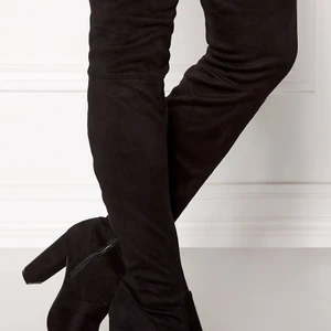 Overknee - Säljer mina oveknee stövlar med klack. Använda fåtal gånger och är i gottskick. 