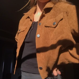 Jacka - Brun Manchester jacka, helt oanvänd och har prislappen kvar🤎🤎 frakt tillkommer