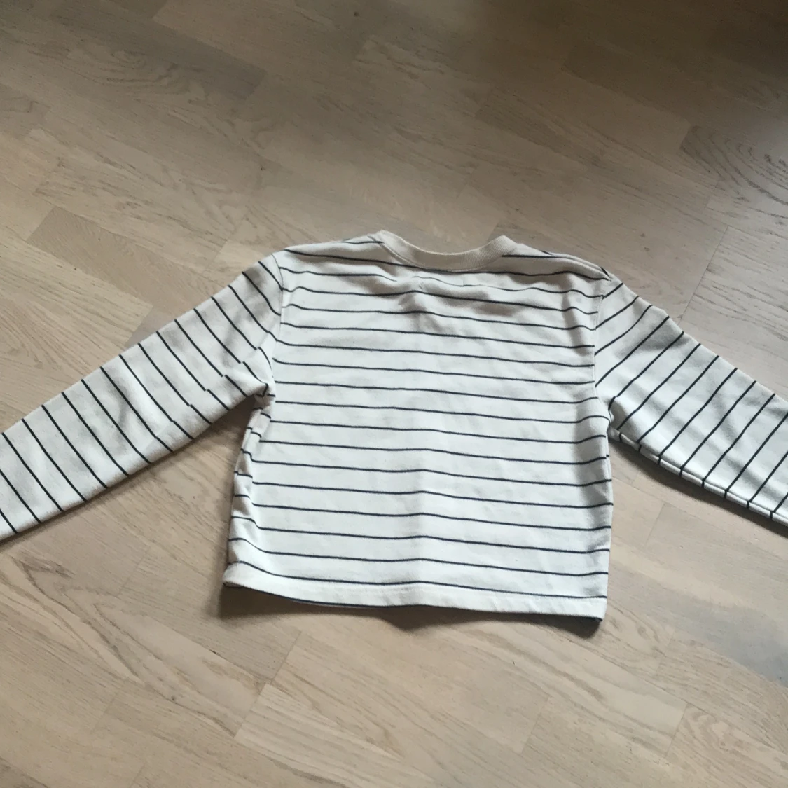 Randig sweatshirt🤍🖤 - 90