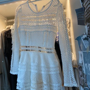 Nakd klänning - Säljer denna superfina sommarklänning från Linns kollektion med NAKD. Passar perfekt till både studenten/skolavslutning och en vanlig dag i sommar 🤍🤍