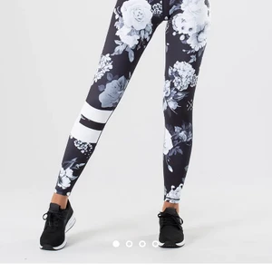 Dope thights - 1 par för 250kr eller alla 3 par för 600kr, Ordinarie pris är 449kr/st ENDAST VITA KVAR