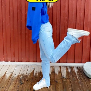 jeans - säljer dessa jeans från gina tricot som heter nicki studios de är i storlek 40 men passar folk som har 38 jag har vanligtvis 36 därav var de för stora ❤️ nypris 600 kr köp för 200 kr bud kan diskuteras  + frakt ( de är helt slutsålda ) fråga för fler bilder 