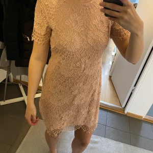 Klänning - Rosa klänning, oanvänd 