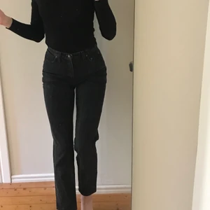 Secondhand jeans  - Perfekta jeans köpta på beyond retro. Älskar dom men börjar bli lite små :(( kontakta för mer info ☺️☺️ 