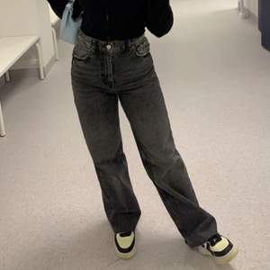 Ett par dundersnygga jeans ifrån Zara 🥰 Passar dig som är 150-160! Köparen står för frakt! 