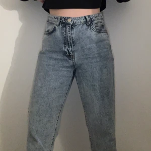 Blåa jeans - Blåa jeans från Gina Tricot. Storlek 40. 200 kr + ev frakt
